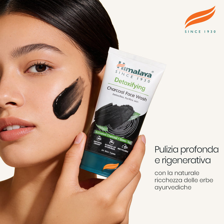Lavaggio viso disintossicante con carbone attivo e tè verde 150 ml